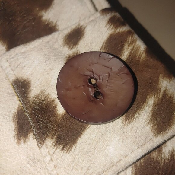 Silver Plum Cowhide Print Crossbody Purse Brown Beige Button Accent Zip Closure - Picture 6 of 12